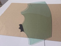 Стекло двери Kia Sportage QL 2015-2021 Перед. Прав.