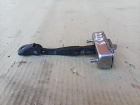 Ограничитель двери Infiniti Q50 V37 2013-2023 Перед. Прав.