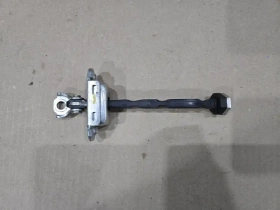 Ограничитель двери Toyota C-HR MAXH10 2016-2023 Перед. Лев.