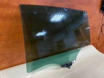 Стекло двери Kia Sportage QL 2015-2022 Задн. Лев.