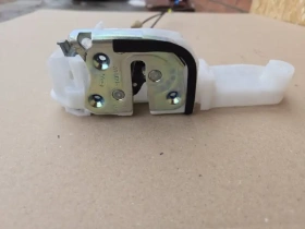 Замок двери Mitsubishi Outlander 3 GF 2012-2021 Перед. Лев.