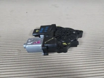 Мотор стеклоподъемника Kia Sportage QL 2015-2022 Перед. Прав.