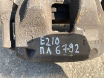 Суппорт тормозной Toyota Corolla E210 E210 2018- Перед. Лев.