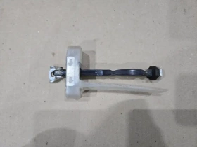 Ограничитель двери Toyota C-HR MAXH10 2016-2023 Задн. Лев.