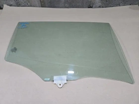 Стекло двери Kia Stinger J5 2017- Задн. Прав.