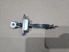 Ограничитель двери Mitsubishi Outlander 3 GF 2012-2022  Лев.