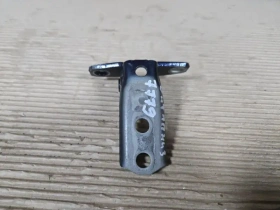 Петля двери нижняя Mitsubishi Outlander 3 GF 2012-2022 Перед. Прав.