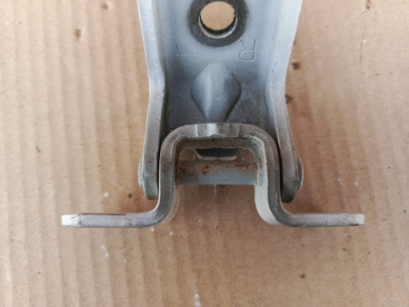 Петля двери верхняя Nissan Qashqai J11 2013-2022 Перед. Лев.