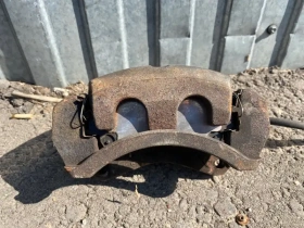 Суппорт тормозной Infiniti Q50 V37 2013- Перед. Лев.