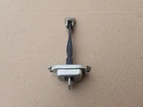 Ограничитель двери Mitsubishi Outlander 3 GF 2012-2021 Перед. Лев.