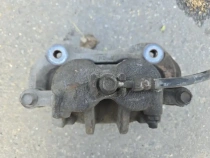 Суппорт тормозной Kia Sorento Prime UM 2014-2020 Перед. Лев.