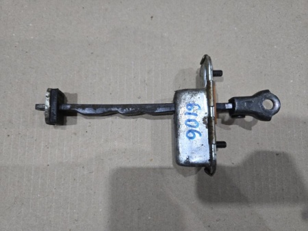 Ограничитель двери Hyundai Tucson TL 2015-2021 Задн. Лев.