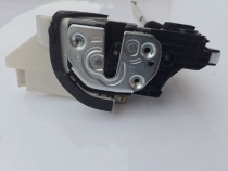 Замок боковой двери Hyundai Santa Fe 4 TM 2018-2023 Задн. Лев.