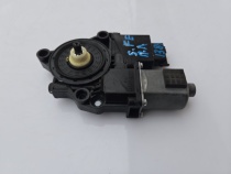 Мотор стеклоподъемника Hyundai Santa Fe 4 TM 2018-2023 Перед. Лев.