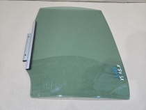 Стекло двери Toyota Camry 70 XV70 2017-2023 Задн. Лев.