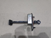 Ограничитель двери Kia Sportage QL 2015-2022 Задн. Лев.