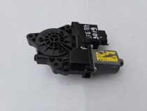 Мотор стеклоподъемника Hyundai Santa Fe 4 TM 2018-2023 Перед. Прав.